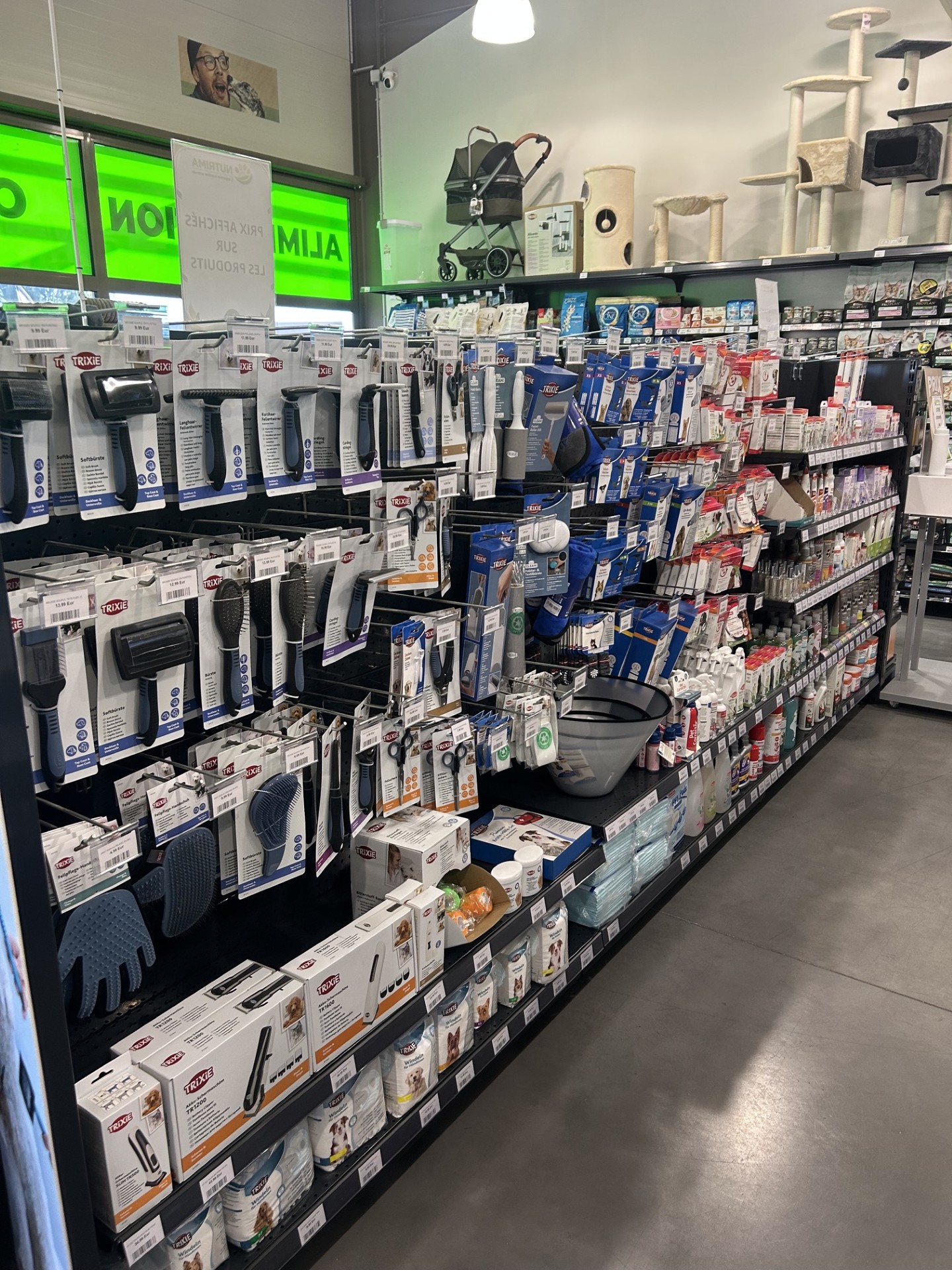 Le rayon hygiène, soins et accessoires du magasin Nutrima Chauffailles